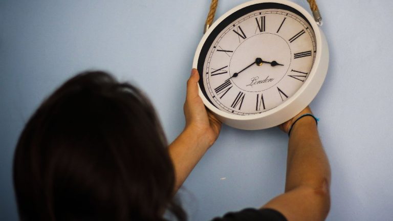 Por qué los científicos recomiendan dejar de cambiar la hora y mantener el horario de invierno Por qué los científicos recomiendan dejar de cambiar la hora y mantener el horario de invierno